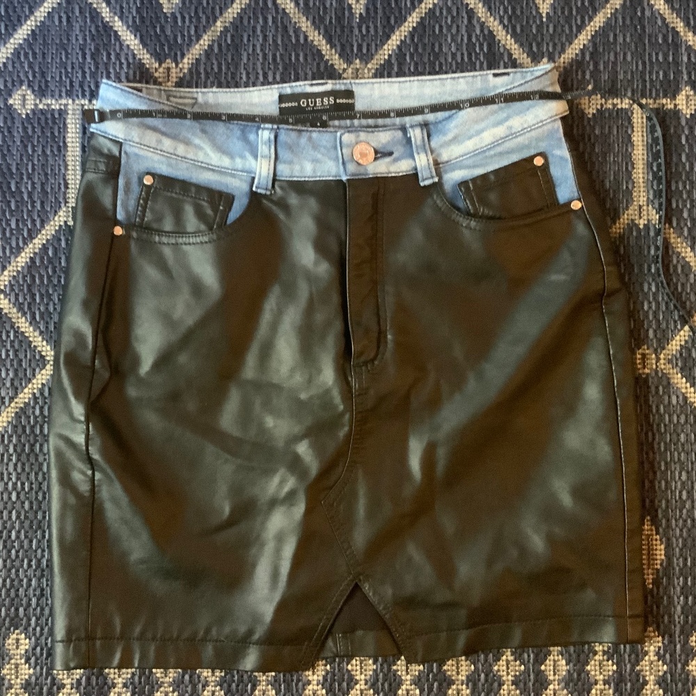Guess mini skirt size 4